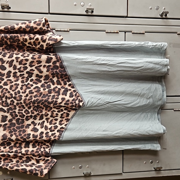 Cute ladies pullover knit cheetah leopard print top - Picture 3 of 5